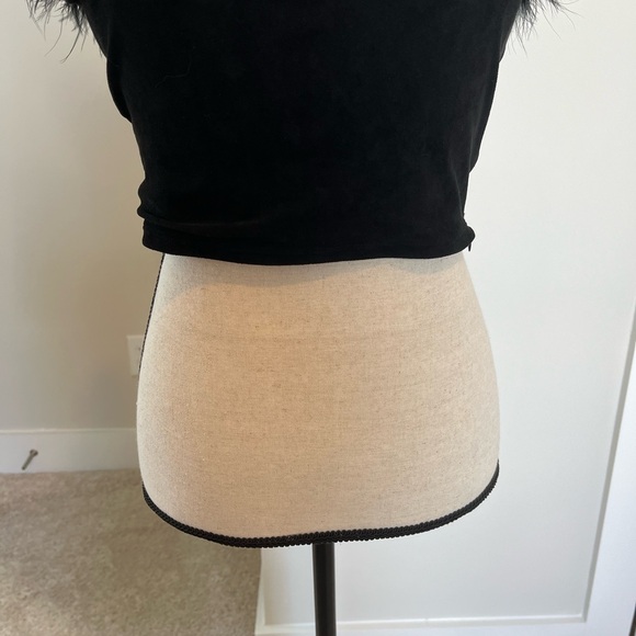 NWOT Klassy Network/Large/Cropped Feather top with built in bra - Picture 4 of 6